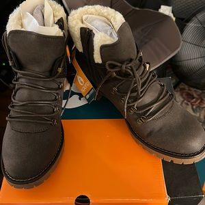 Sporto Kleo Bootie- BRAND NEW